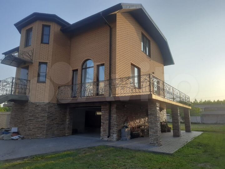 Дом 300 м² на участке 12 сот.