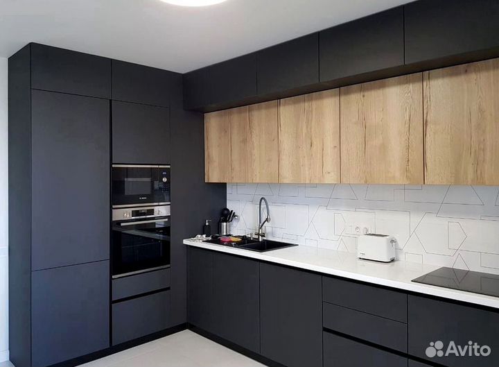 Угловая в потолок кухня на заказ