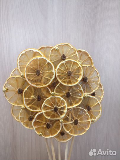 Поделка из сушеных лимонов