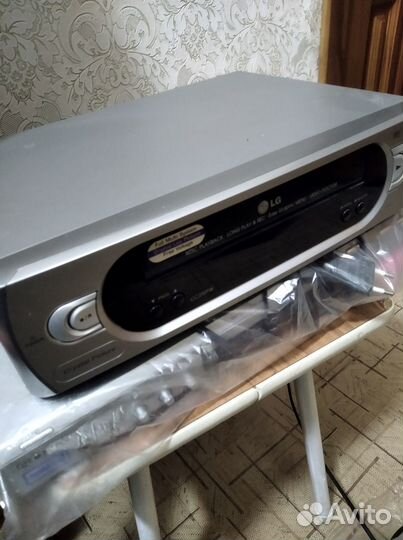 Видеомагнитофон lg