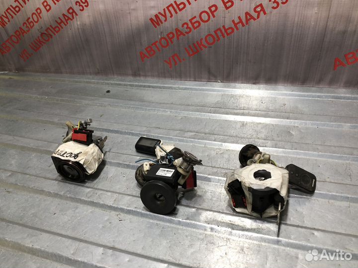 Замок зажигания,двери,багажника / ключ Дастер 1