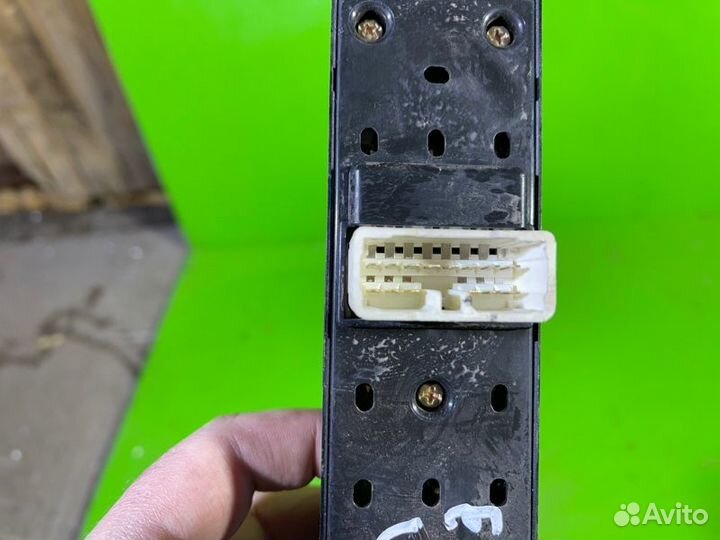 Блок управления стеклоподъемниками Hyundai Tucson