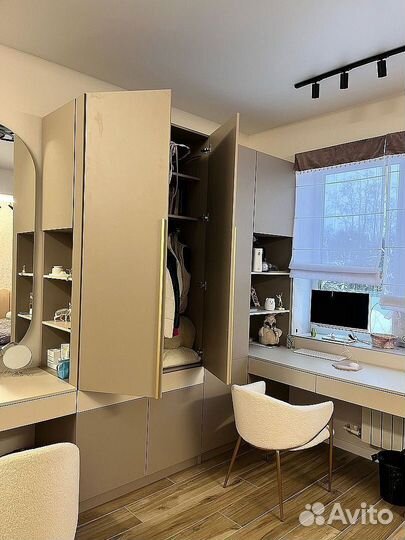 Рабочая зона у окна в рассрочку