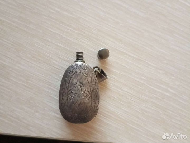 Серебряный флакон для духов