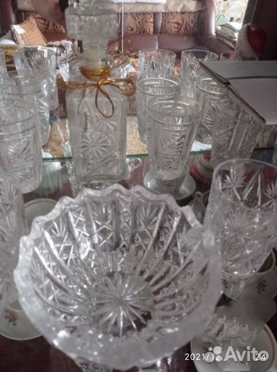 Хрустальная ваза,графин,рюмки стопки и салатницы