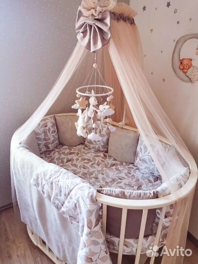 Балдахин с музыкальным мобилем из фетры