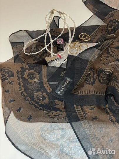 Шелковый платок в винтажном стиле