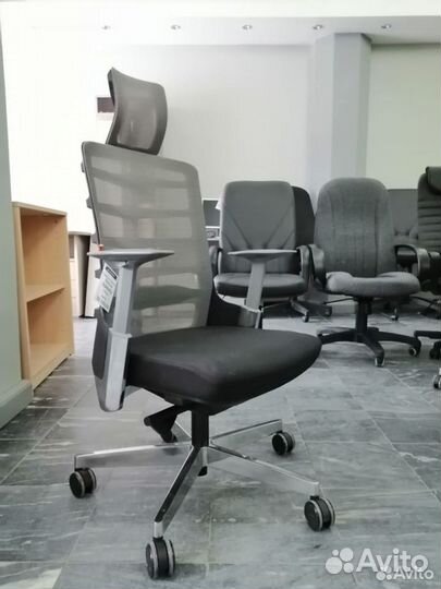 Кресло компьютерное для руководителя Spinelly