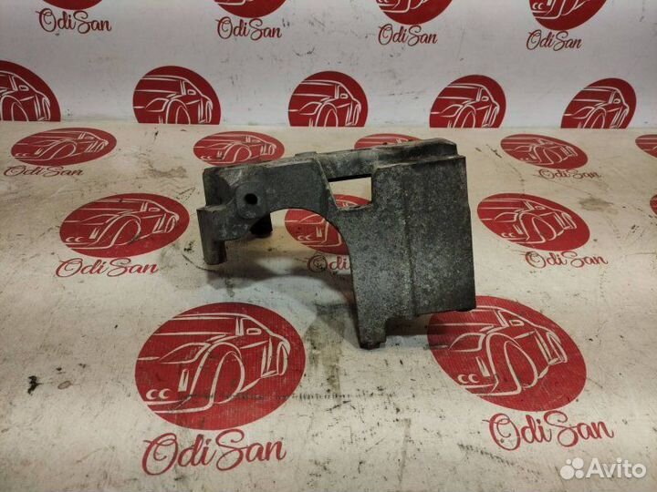 Опора двигателя правая кронштейн Nissan X-Trail