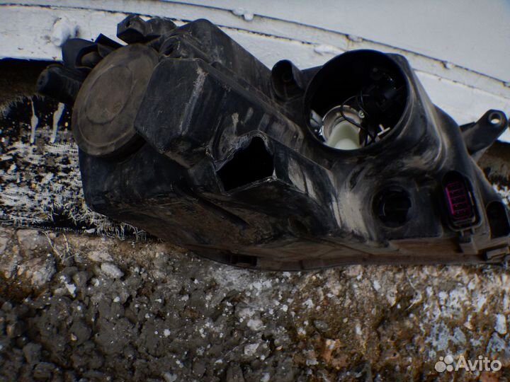 Фара левая Volkswagen Tiguan