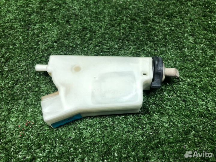 Замок лючка бензобака Nissan Fuga Y50 PY50 PNY50