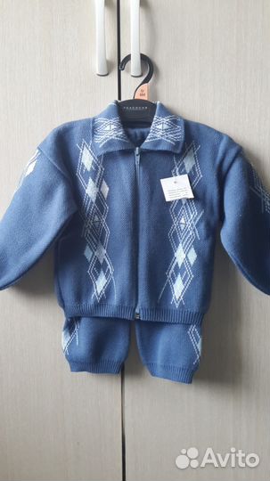 Продам Вязанный костюмчик. Абсолютно новый