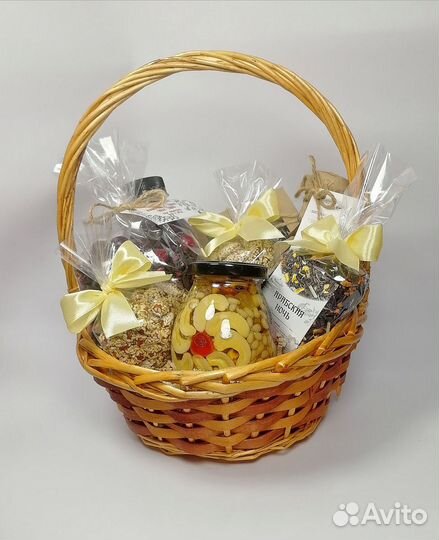 Корзина с чаем/кофе и мёдом учителю