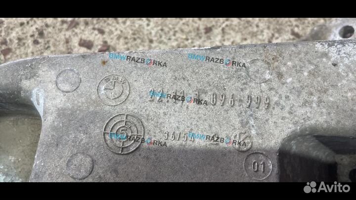 Кронштейн двигателя левый BMW X5 E53 2001 1096999