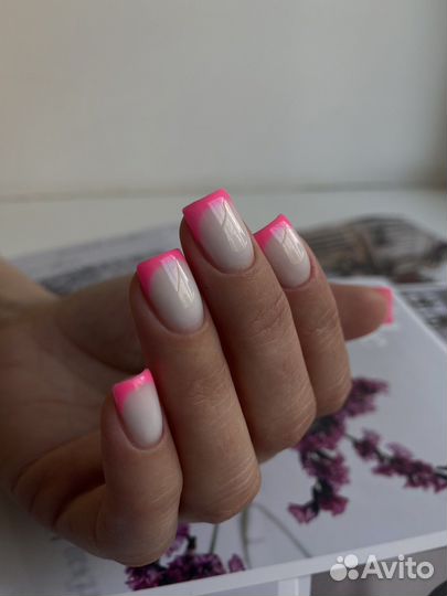 Маникюр, педикюр, наращивание ногтей