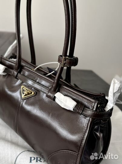 Prada Medium leather handbag сумка