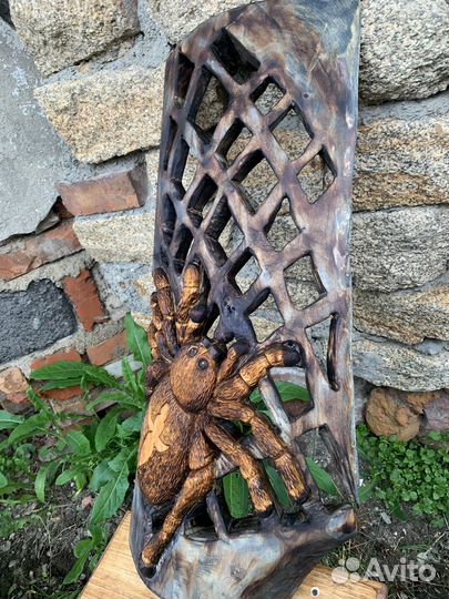 Резное панно из дерева