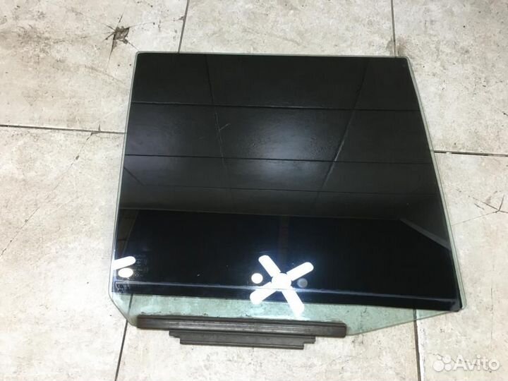 Стекло двери задней правой Toyota Land Cruiser J10