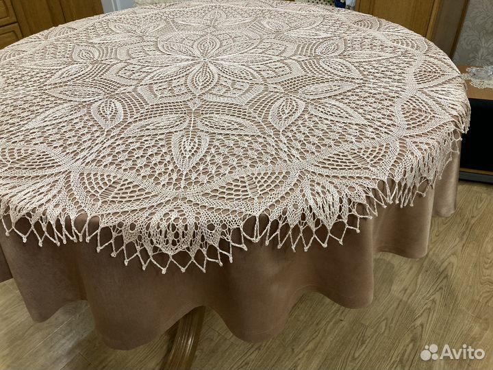Скатерть вязаная, круглая, кружевная