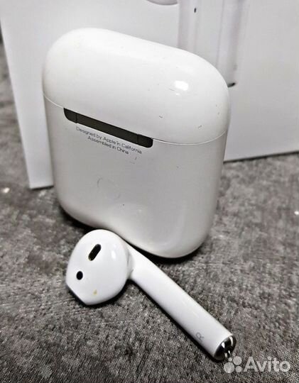 Apple AirPods 2 Charge Case