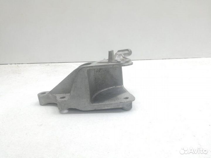 Кронштейн кпп задний Opel Astra J