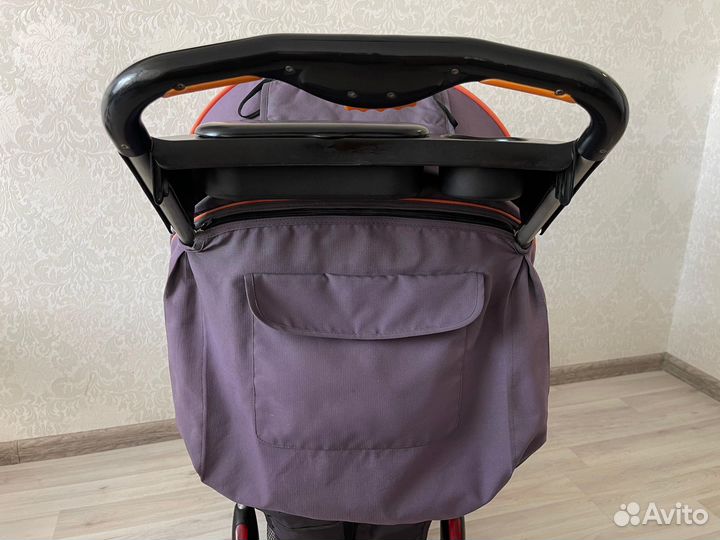 Детская прогулочная коляска