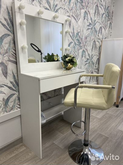 Столик бровиста/визажиста