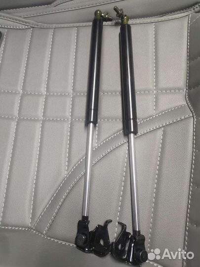 На капот амортизатор landcruiser80