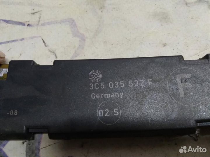 Антенна VW Passat (B6) 2005-2010