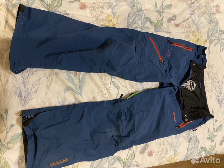 Горнолыжный сноубордический костюм armada