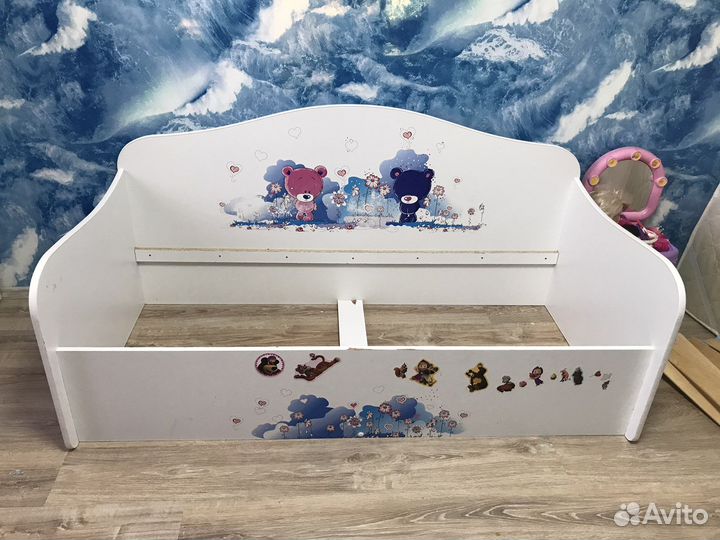 Детская кровать с матрасом и бортиками