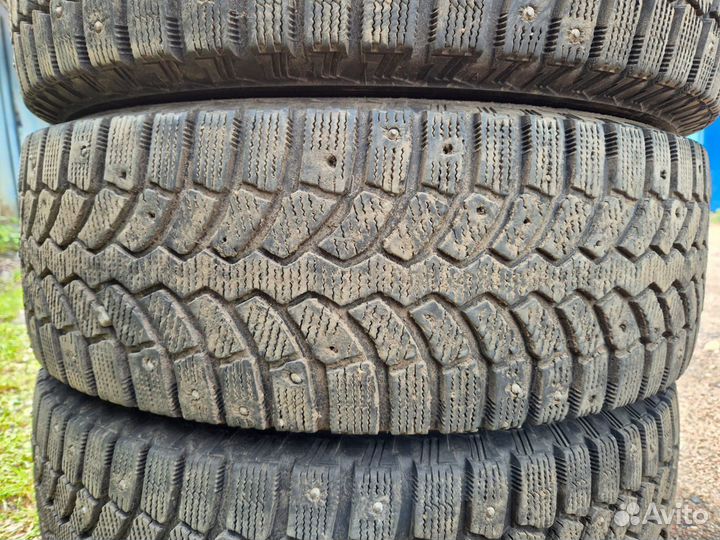 Bridgestone Blizzak Spike-01 205/70 R15