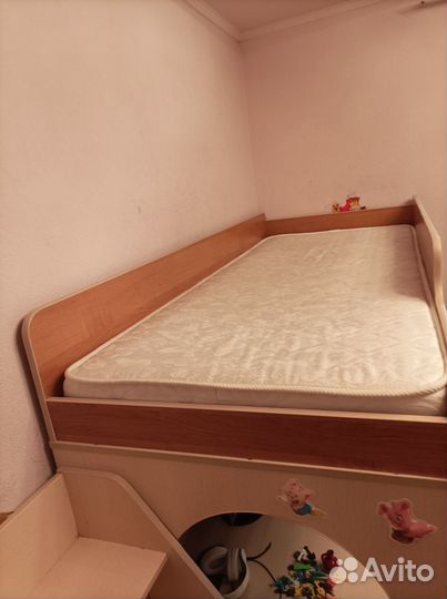 Детская стенка с кроватью чердаком