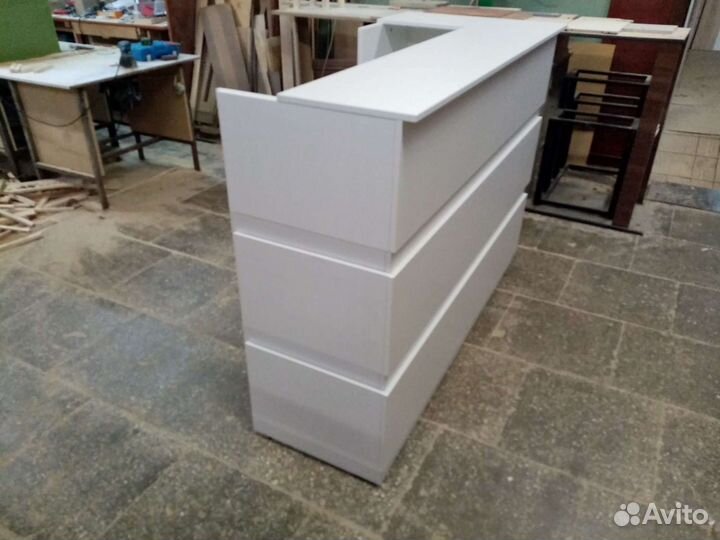 Стойка ресепшн угловая, новая