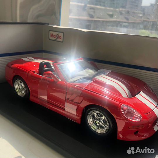Модель автомобиля Ford Shelby Series One 1:18