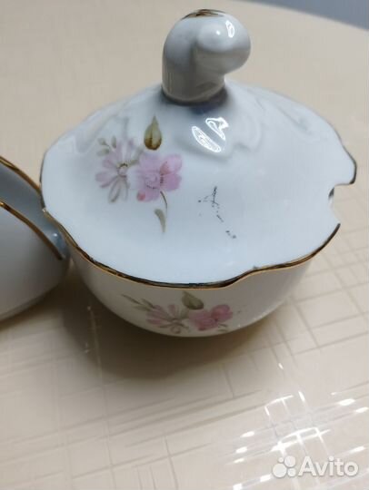 Фарфоровая сахарница
