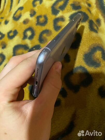 Телефон iPhone 11