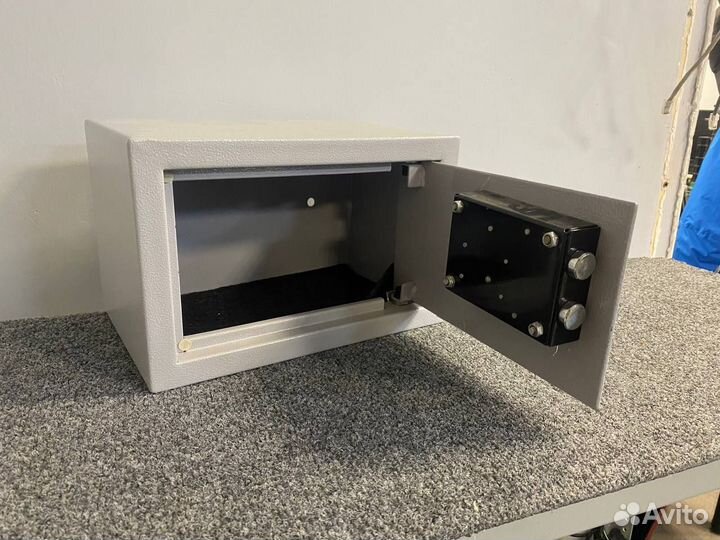 Мебельный сейф, 310х200х200 мм