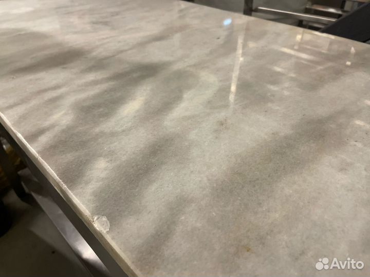 Стол с гранитной столешницей