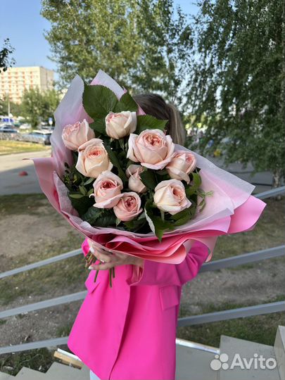 Букет пионовидных роз