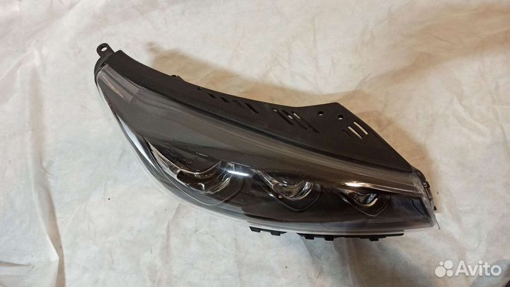 Фара правая Kia Sorrento prime новая