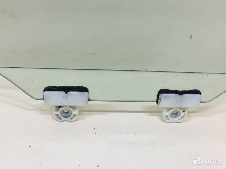 Стекло двери задней правой Subaru Forester S13 201