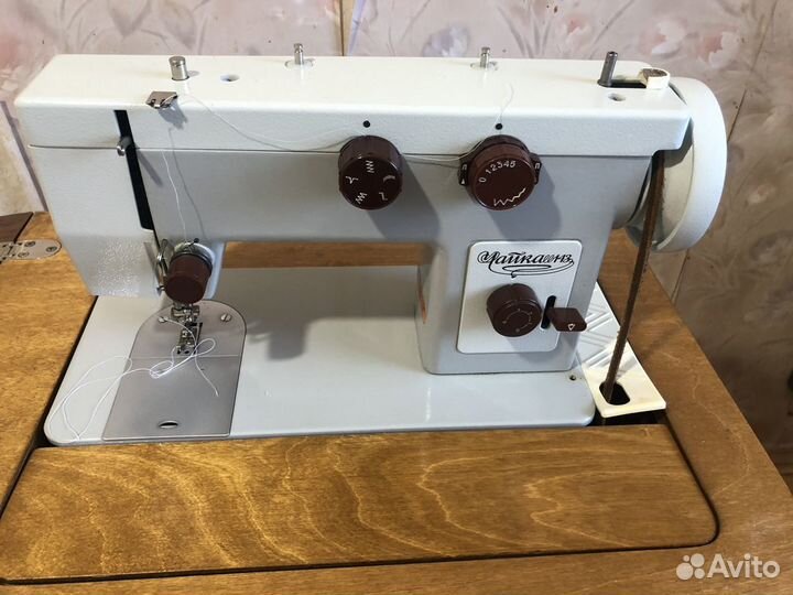 Швейная машина чайка 143