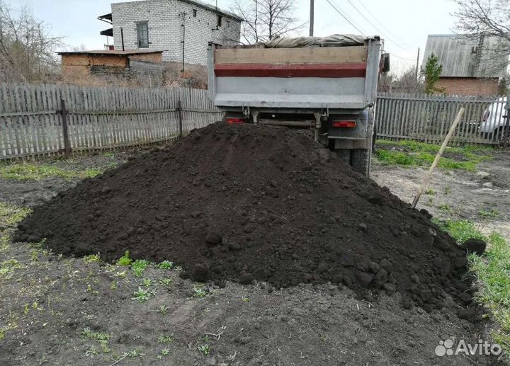 Чернозем, грунт, земля от карьера