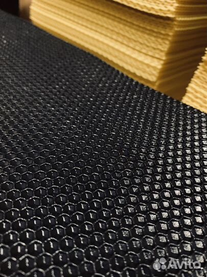 Черная цветная вощина