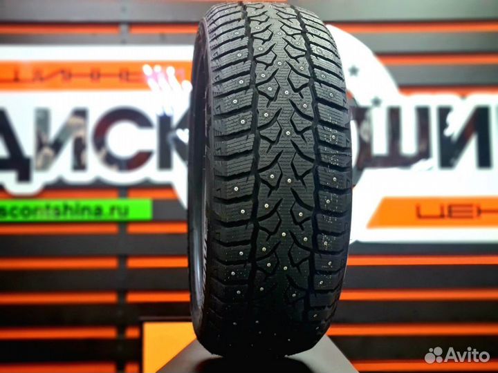 Royal Black Royal Stud 225/55 R18