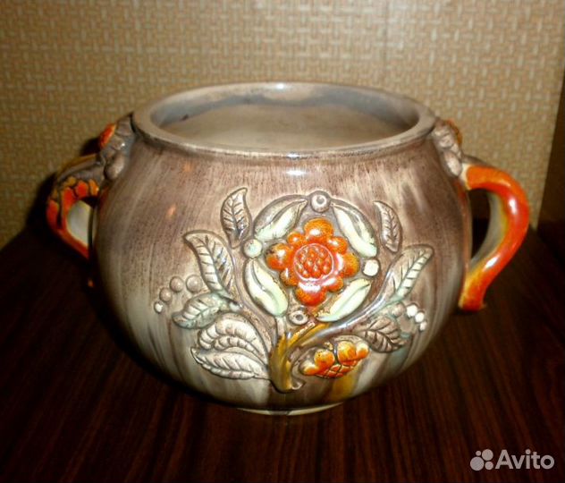 Ваза-кашпо большая.Майолика, рельеф, глазури.19 в