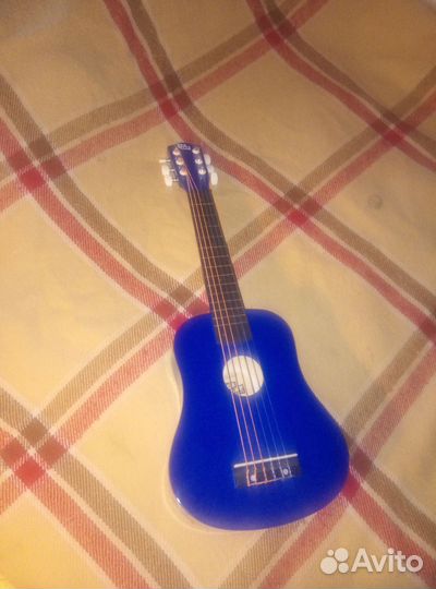 Гитара маленькая