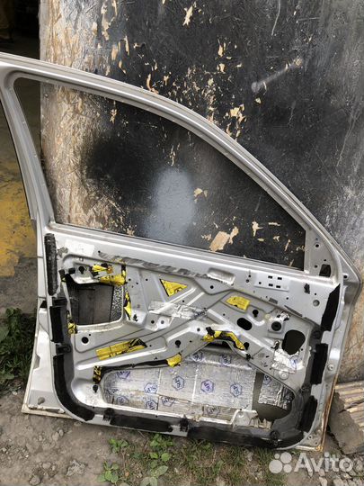 Продам дверь на шкоду октавия а4