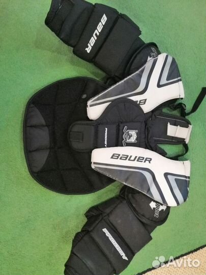 Хоккейные шорты, нагрудник, блин, ловушка, коньки